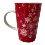Cană ceramică model Craciun, 400 ml, roșie cu fulgi de nea albi, 12,5x6x11 cm