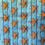 Față de masă bleu cu stele de mare portocalii