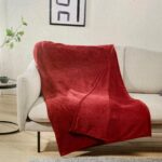 pătură roșie catifelată