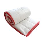 Pilota matlasata, alba cu margine rosie, 200x220 cm, grosime 250g/mp