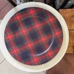 Platou Check print, Decoris, Ø33 cm, polipropilena, albastru/rosu